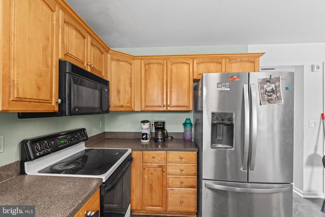 205 VILLAGE SPRING LN, Reinholds, PA 17569