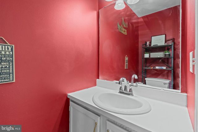 205 VILLAGE SPRING LN, Reinholds, PA 17569