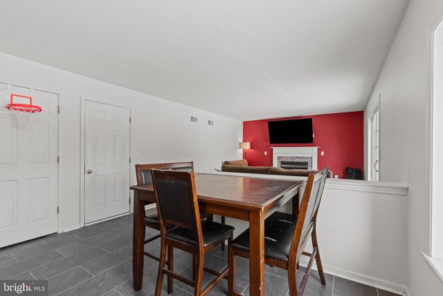 205 VILLAGE SPRING LN, Reinholds, PA 17569