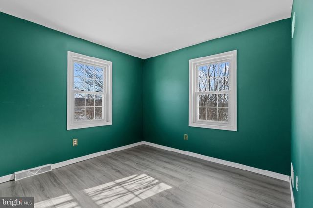 205 VILLAGE SPRING LN, Reinholds, PA 17569