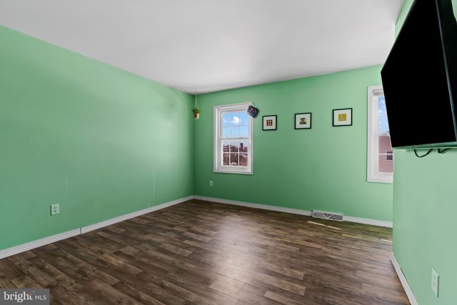 205 VILLAGE SPRING LN, Reinholds, PA 17569