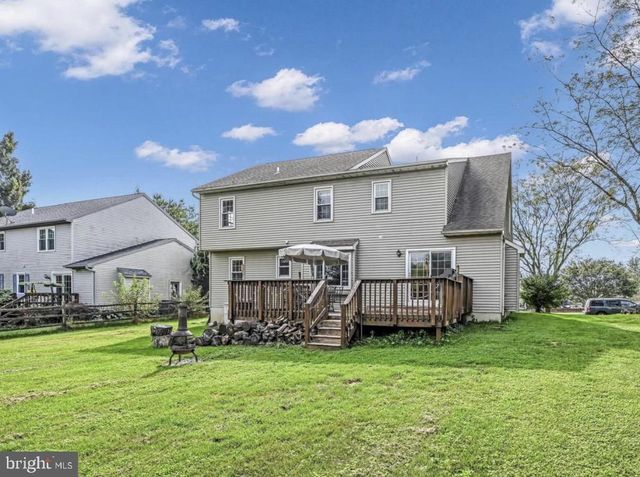 205 VILLAGE SPRING LN, Reinholds, PA 17569