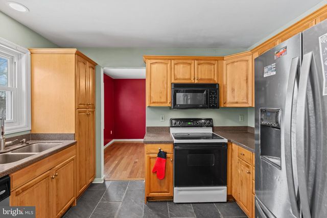 205 VILLAGE SPRING LN, Reinholds, PA 17569