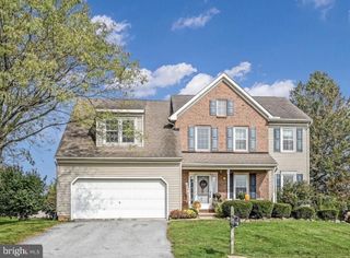205 VILLAGE SPRING LN, Reinholds, PA 17569
