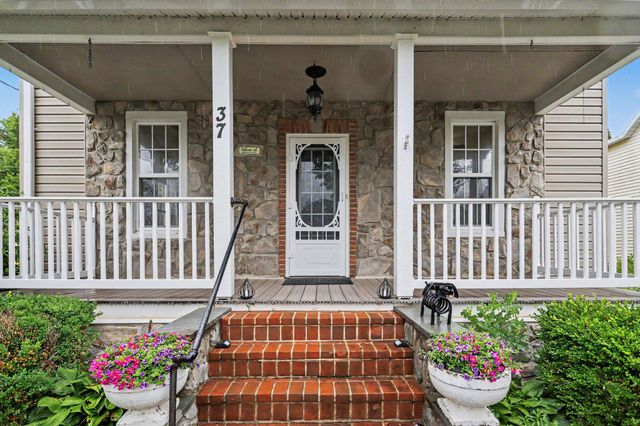 37 HIGH STREET, Stewartstown, PA 17363