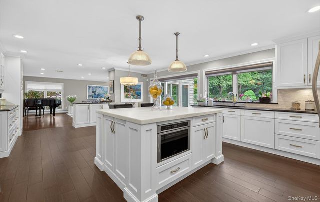 30 Orchard Drive, Woodbury, NY 11797