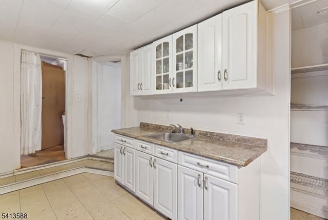 742 Avenue A, Bayonne City, NJ 07002