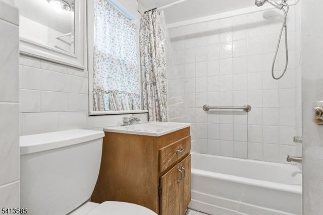 742 Avenue A, Bayonne City, NJ 07002