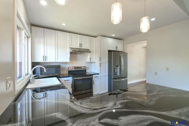 2610 Surrey Court, Lincoln, NE 68512