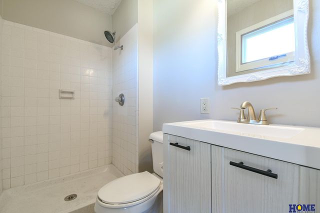 2610 Surrey Court, Lincoln, NE 68512