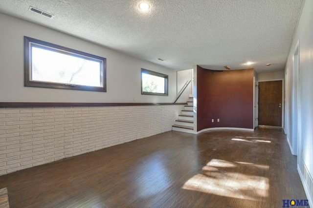 2610 Surrey Court, Lincoln, NE 68512