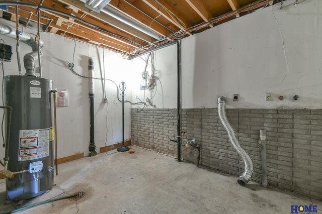 2610 Surrey Court, Lincoln, NE 68512