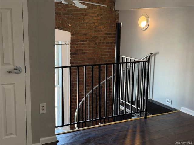 94 4th Avenue 208, Bay Shore, NY 11706