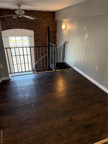 94 4th Avenue 208, Bay Shore, NY 11706