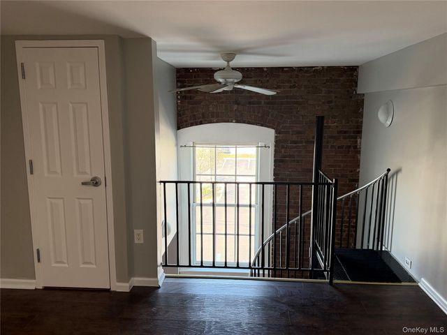 94 4th Avenue 208, Bay Shore, NY 11706