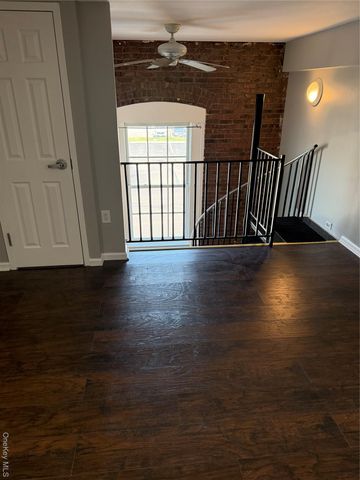 94 4th Avenue 208, Bay Shore, NY 11706