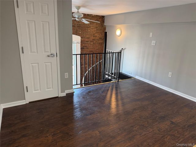 94 4th Avenue 208, Bay Shore, NY 11706