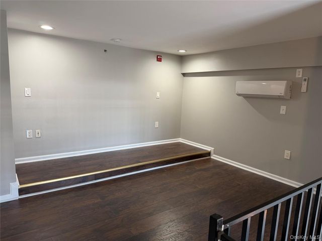 94 4th Avenue 208, Bay Shore, NY 11706