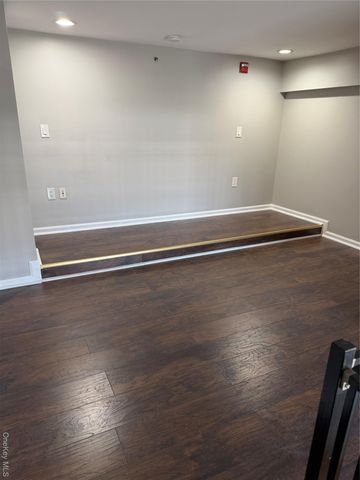 94 4th Avenue 208, Bay Shore, NY 11706