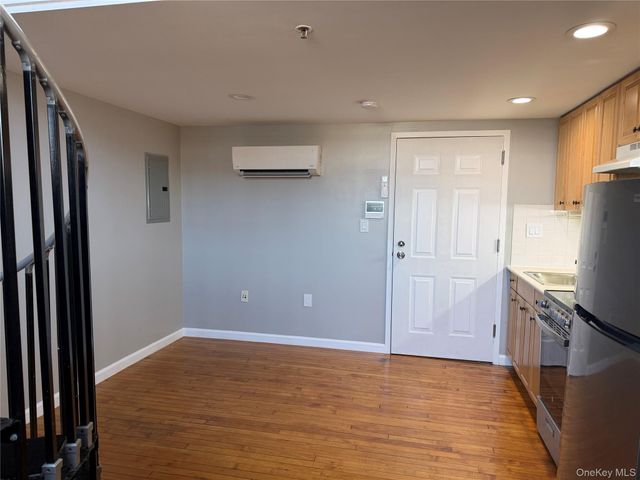 94 4th Avenue 208, Bay Shore, NY 11706