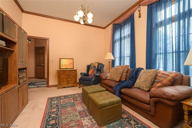1015 Cambridge Court NE, Warren, OH 44484