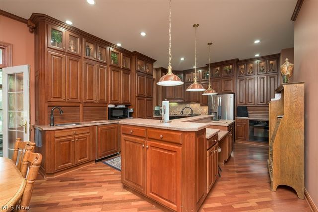 1015 Cambridge Court NE, Warren, OH 44484