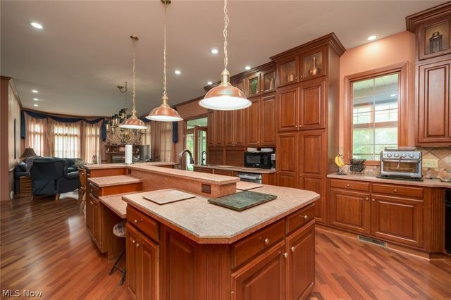 1015 Cambridge Court NE, Warren, OH 44484
