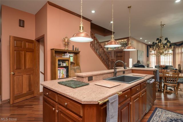 1015 Cambridge Court NE, Warren, OH 44484
