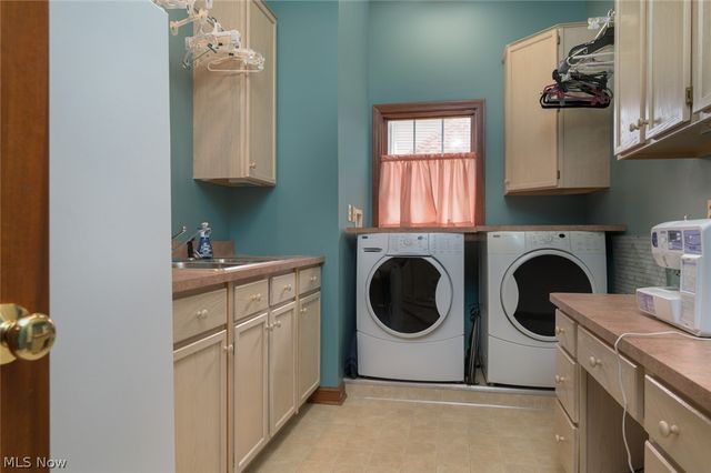 1015 Cambridge Court NE, Warren, OH 44484
