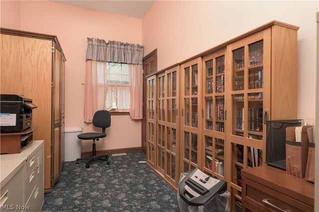 1015 Cambridge Court NE, Warren, OH 44484