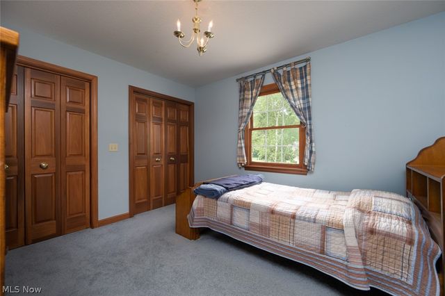 1015 Cambridge Court NE, Warren, OH 44484