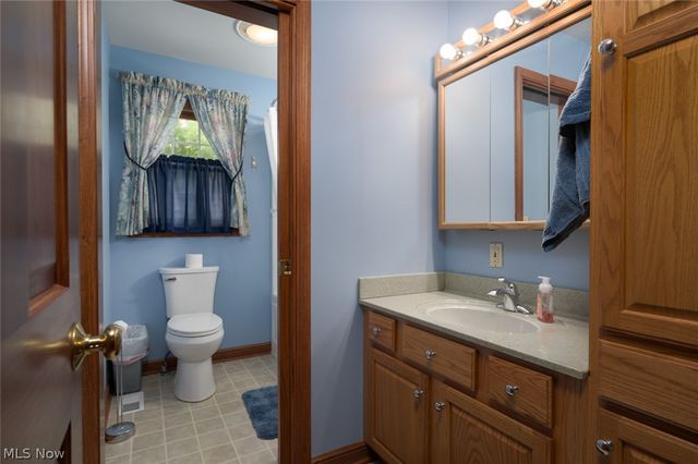 1015 Cambridge Court NE, Warren, OH 44484