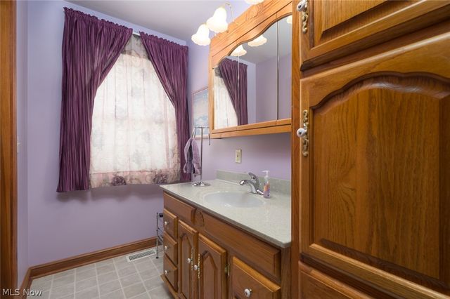 1015 Cambridge Court NE, Warren, OH 44484