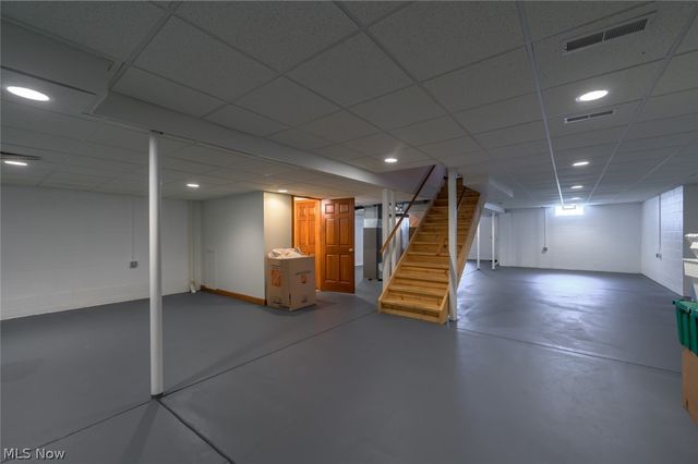 1015 Cambridge Court NE, Warren, OH 44484