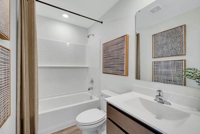 377 Summit Circle, Lombard, IL 60148