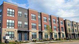 377 Summit Circle, Lombard, IL 60148