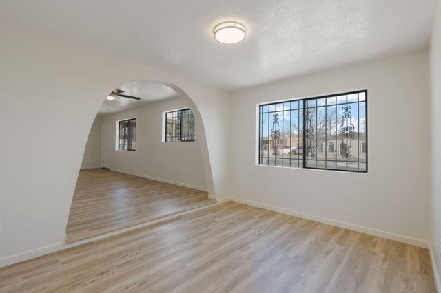 409 Merlida Street SW, Albuquerque, NM 87121