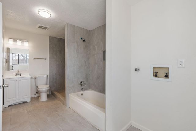 409 Merlida Street SW, Albuquerque, NM 87121