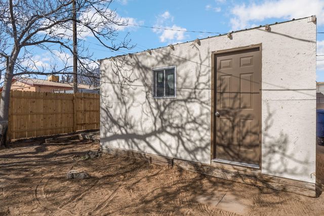 409 Merlida Street SW, Albuquerque, NM 87121