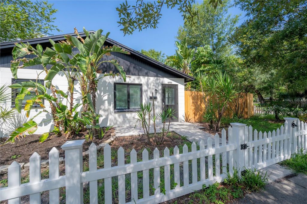 6901 S FITZGERALD STREET, Tampa, FL 33616