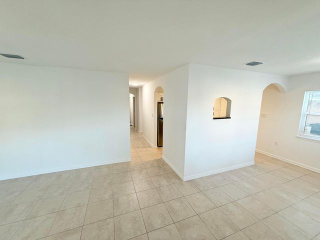 912 SE TARPON Avenue, Stuart, FL 34994