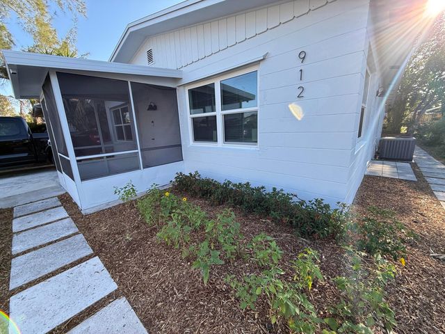 912 SE TARPON Avenue, Stuart, FL 34994