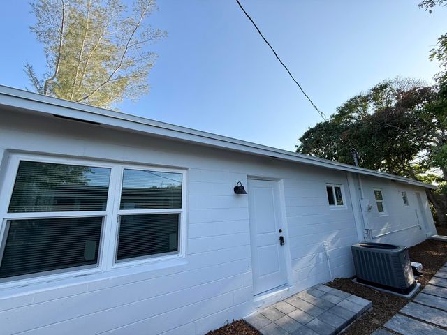 912 SE TARPON Avenue, Stuart, FL 34994