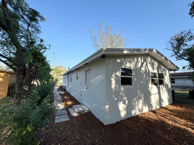 912 SE TARPON Avenue, Stuart, FL 34994
