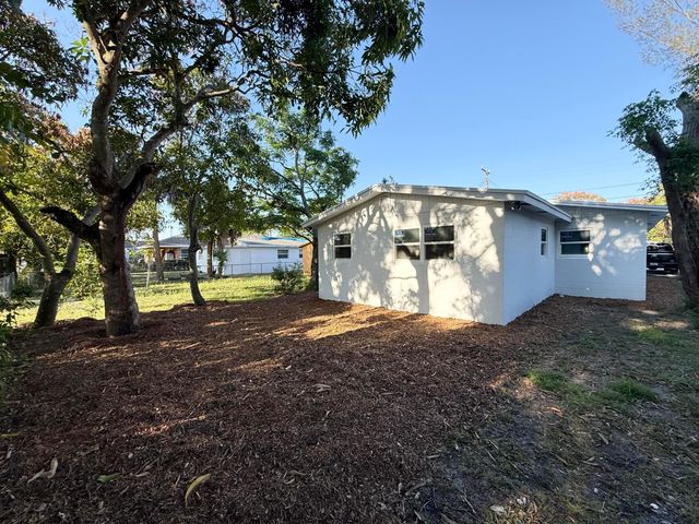 912 SE TARPON Avenue, Stuart, FL 34994
