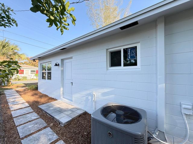 912 SE TARPON Avenue, Stuart, FL 34994