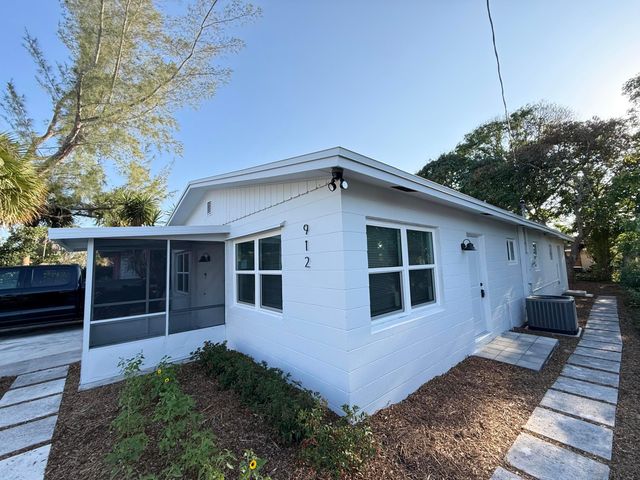 912 SE TARPON Avenue, Stuart, FL 34994