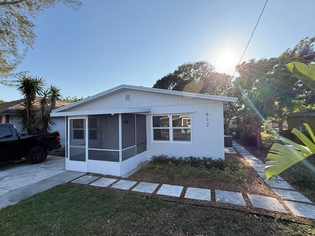 912 SE TARPON Avenue, Stuart, FL 34994