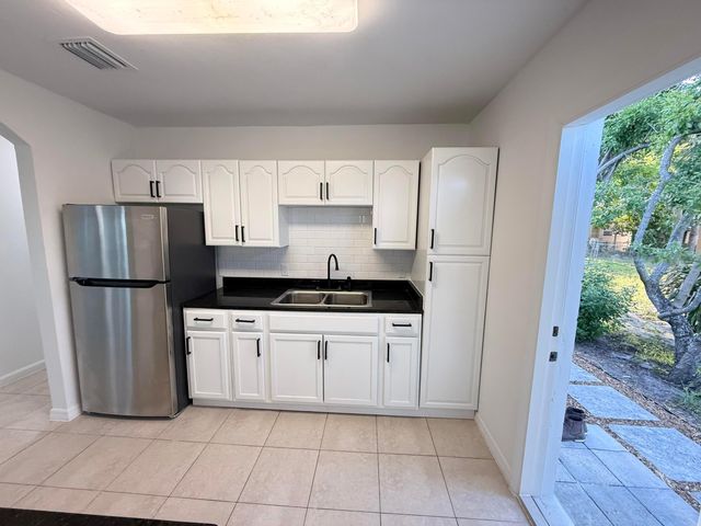 912 SE TARPON Avenue, Stuart, FL 34994