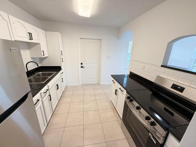 912 SE TARPON Avenue, Stuart, FL 34994